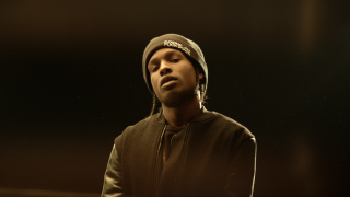 Man beanie looking up dark - chinwe chukwuogoroy free wallpaper