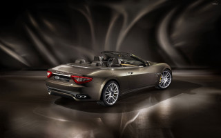 Car dark room black background 3 - silver free wallpaper