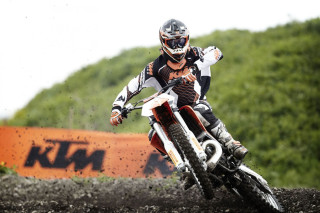 Man riding dirt bike mud - a man riding free wallpaper