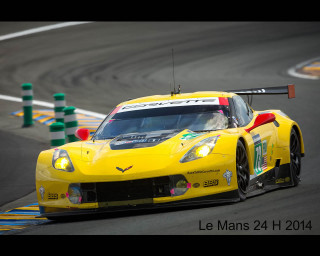 Yellow corvette race track flag - a race track free wallpaper