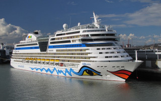Cruise ship docked water sky - almada negreiro free wallpaper