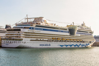 Cruise ship harbor dock boats - adriaen isenbrant free wallpaper