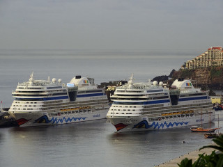 Cruise ships docked water dock - les nabis free wallpaper