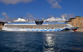 Cruise ship cliff castle blue - modern european ink painting free wallpaper