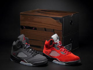 Sneakers box black surface red - a box free wallpaper