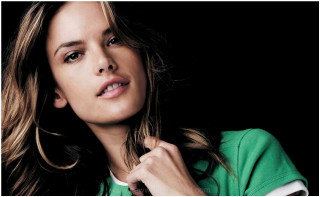 Woman green shirt hand neck - her neck free wallpaper