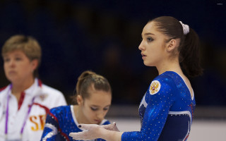 Elina karimova renaissance blurry 3d - a blue uniform free wallpaper