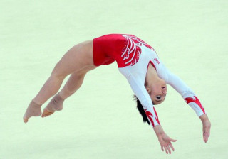 Handstand woman balancebeam gymnastics elina - a handstand free wallpaper