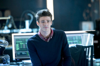 Man sitting computer monitor room - everett warner free wallpaper