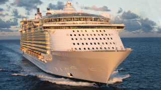 Cruise ship ocean sunny day 12 - a large cruise ship sailing in the ocean free wallpaper
