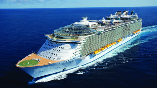 Cruise ship ocean baseball field - the side of its free wallpaper