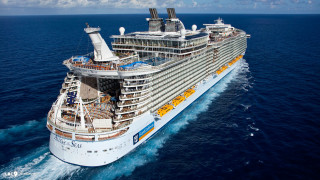 Cruise ship ocean deck people - international typographic style free wallpaper