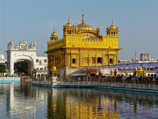 Large yellow building crowd water - it in front free wallpaper