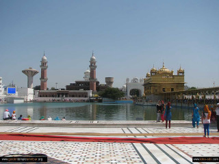 People pond building golden dome - golden free wallpaper