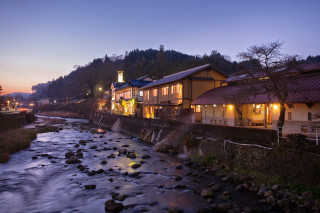 River small town night clock - a few building free wallpaper