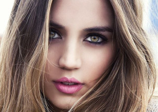 Woman long hair pink lipstick - a pink lipstick free wallpaper