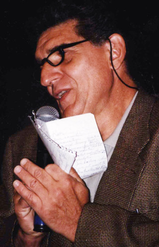 Man holding microphone paper glasses - dick bickenbach free wallpaper