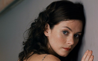 Woman tattoo leaning wall blue - clear eye free wallpaper