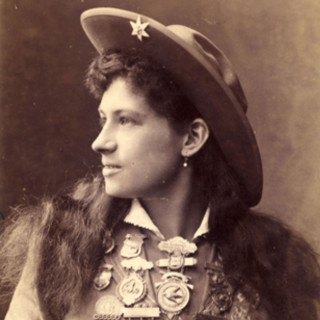 Woman hat dress buttons star - studio portrait free wallpaper