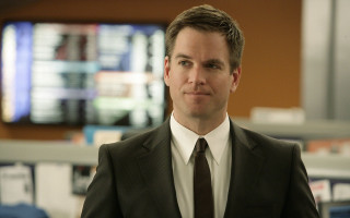 Man suit tie room television - alan sutherland free wallpaper