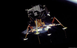 Satellite dark lights black background - a white light free wallpaper
