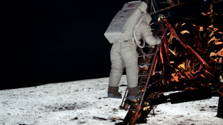 Man moon ladder white suit - a ladder free wallpaper