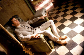 Man suit tie chair laptop - floor free wallpaper