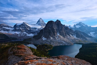 Mountain range lake snow capped 4 - a mountain range free wallpaper