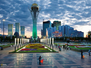 City fountain people walking dusk - abram arkhipov free wallpaper