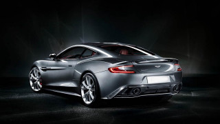 Silver sports car dark room 30 - a spotlight free wallpaper