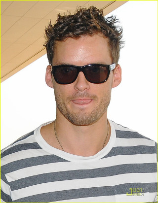 Man sunglasses striped shirt smiling - striped free wallpaper