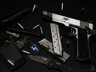 Gun knife cellphone pen table - dong kingman free wallpaper