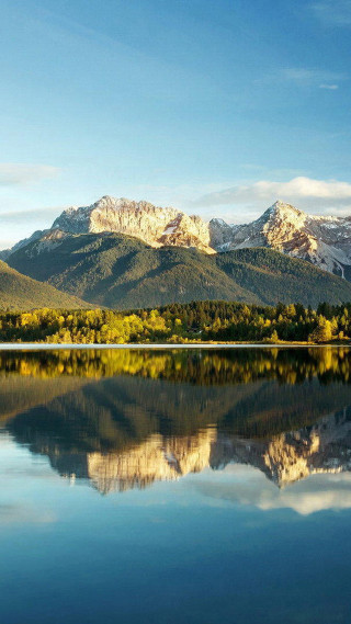Mountain reflection lake background blue - a mountain range free wallpaper
