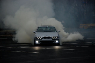 Car smoke hood parking lot - a parking lot free wallpaper