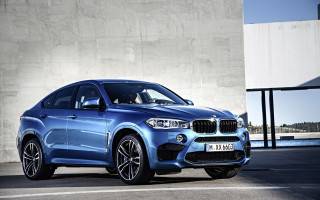 Blue bmw suv parking lot - a large window free wallpaper