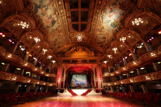 Large room stage projector red - center area free wallpaper