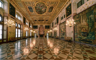 Large room checkered floor chandelier 2 - a large room free wallpaper