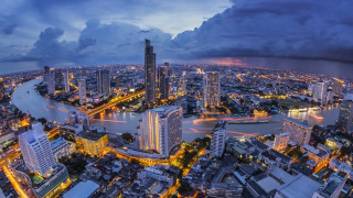 Cityscape river nighttime cloudy sky - a cloudy sky free wallpaper
