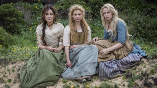 Three women sitting hill dresses - three woman free wallpaper