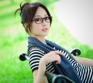 Woman glasses scarf bench park - glass free wallpaper