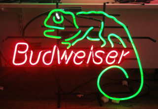 Budweiser neon sign lizard green - green free wallpaper