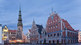 City street church clock tower - free city wallpaper