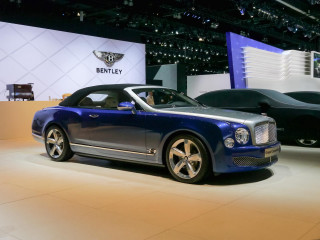 Blue bentley showroom cars display - display free wallpaper