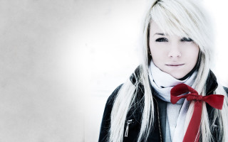 Blonde woman red bow tie - bettina heinenayech free wallpaper