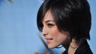 Woman black jacket earrings blue - a photo free wallpaper