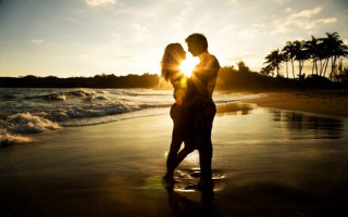 Couple beach sunset sun clouds - romantic free wallpaper