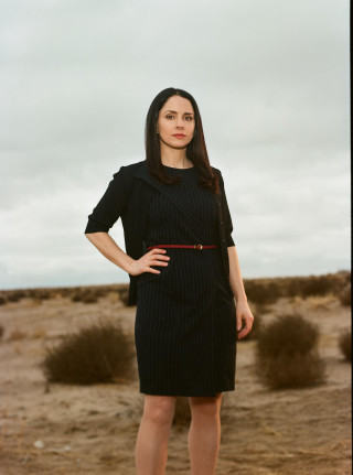 Woman desert black dress red - the desert free wallpaper