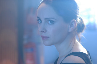 Woman blue eyes camera blurry - video art free wallpaper