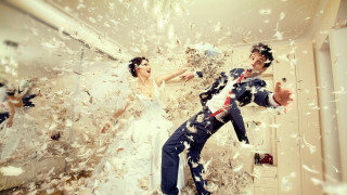 Bride groom throwing confetti room - a bride and groom free wallpaper