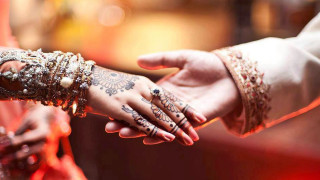 Couple holding hands hendi tattoos - wearing free wallpaper